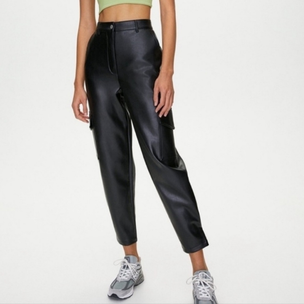 Aritzia Wilfred Modern Cargo Pants Faux Leather In Black Size 00 - Picture 1 of 12